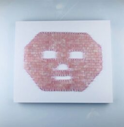 gua_sha_kasvonaamio_pakkauksessa www.eiraestetica.fi gua sha kasvonaamio pakkauksessa